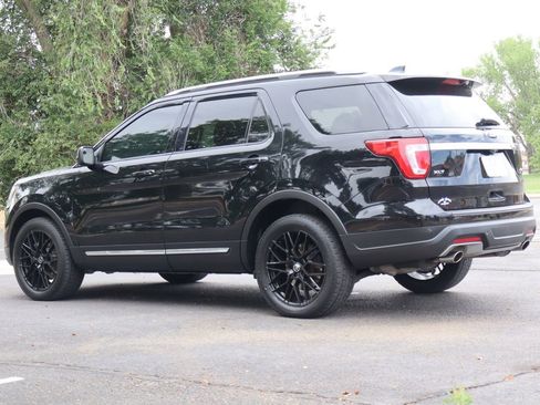 Used 2018 Ford Explorer XLT AWD/4WD image 7