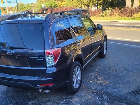 Used 2011 Subaru Forester 2.5X Premium w/ All-Weather Pkg image 2