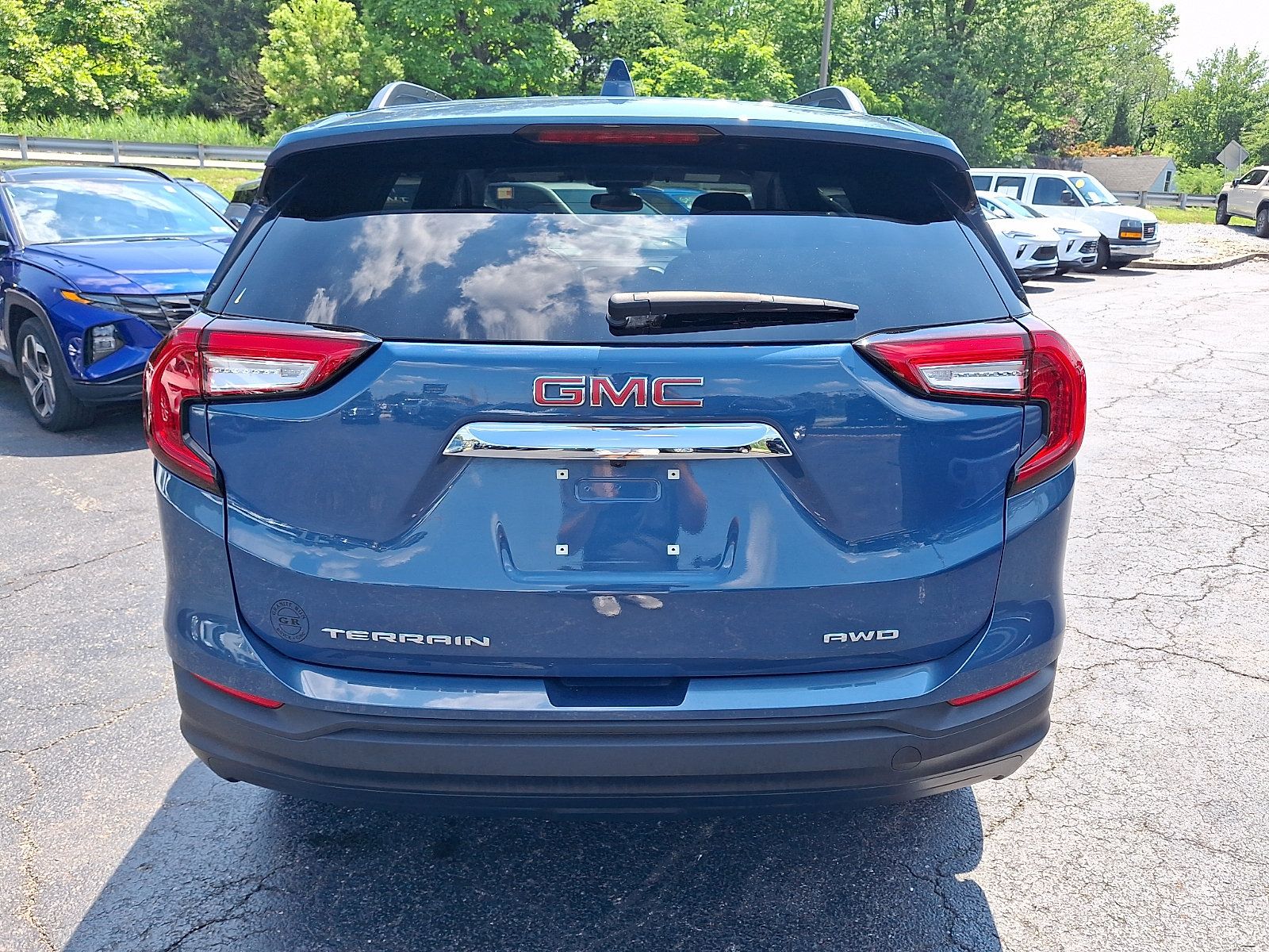 Used 2024 GMC Terrain SLE w/ Driver Convenience Package AWD/4WD image 5