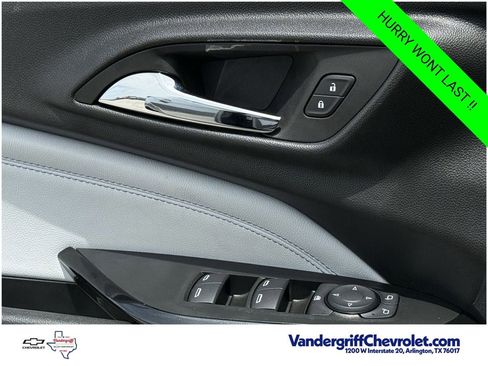 Certified 2025 Chevrolet Trax LT w/ LT Convenience Package FWD image 19