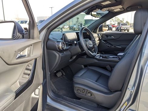 Used 2025 Chevrolet Equinox LT w/ Convenience Package II image 35