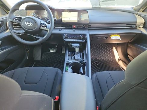 New 2025 Hyundai Elantra SEL image 10