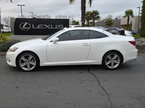 Used 2014 Lexus IS 250C image 2