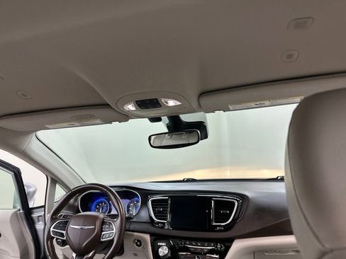 Used 2020 Chrysler Pacifica Touring-L Plus w/ Advanced Safetytec Group FWD image 22