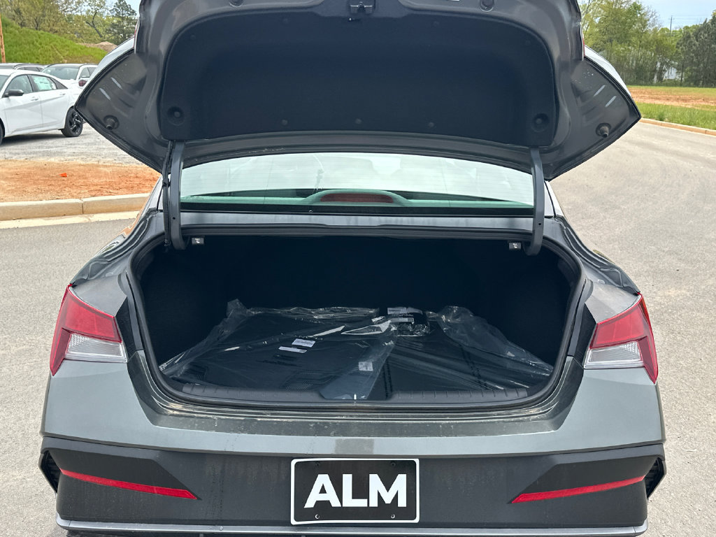 Certified 2026 Hyundai Elantra Sport FWD image 18