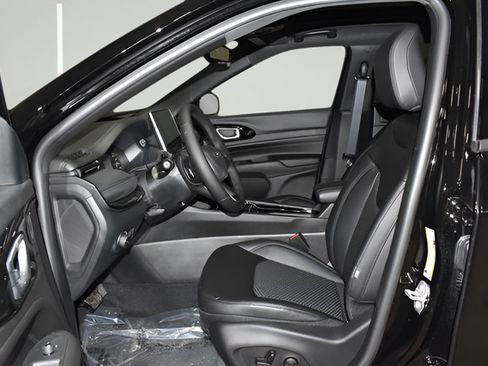 New 2026 Jeep Compass Latitude w/ Sun and Sound Group AWD/4WD image 10