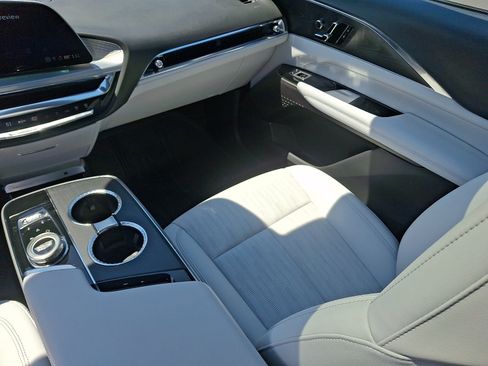 Certified 2024 Cadillac Lyriq Sport AWD/4WD image 20