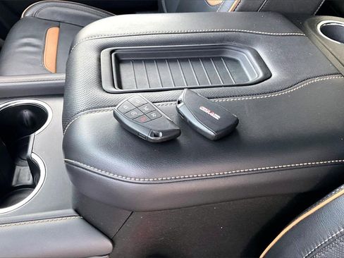 Used 2023 GMC Yukon XL AT4 w/ AT4 Premium Package image 10