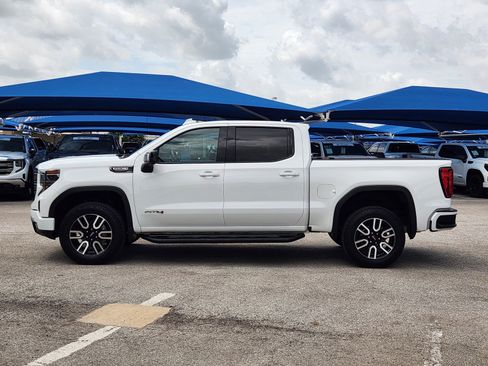 Used 2022 GMC Sierra 1500 AT4 w/ AT4 Premium Package AWD/4WD image 3
