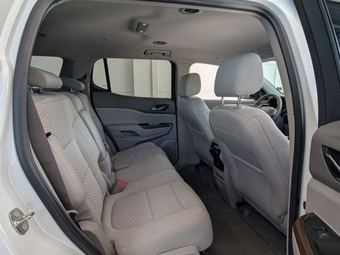 Used 2019 GMC Acadia SLE image 16