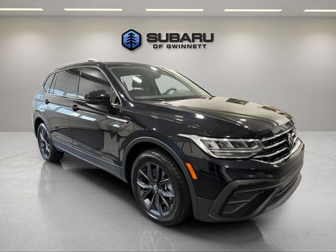 Used 2022 Volkswagen Tiguan SE w/ Panoramic Sunroof Package FWD image 7