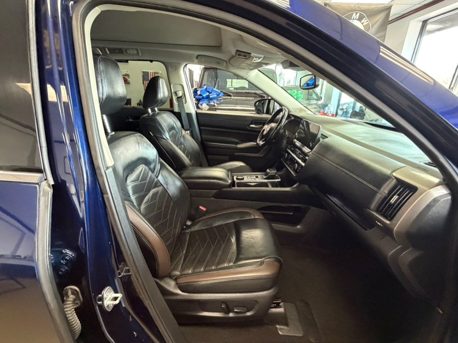 Used 2022 Nissan Pathfinder Platinum AWD/4WD image 41
