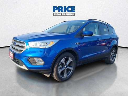 Used 2017 Ford Escape SE w/ Equipment Group 201A AWD/4WD image 2