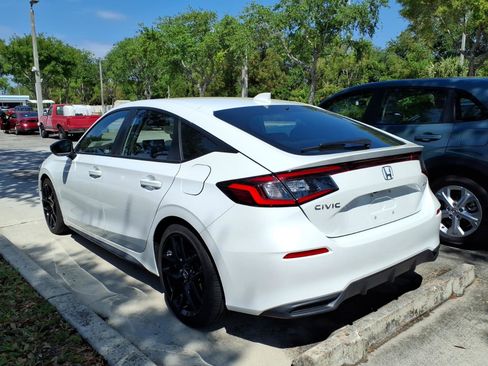 Used 2023 Honda Civic Sport image 8