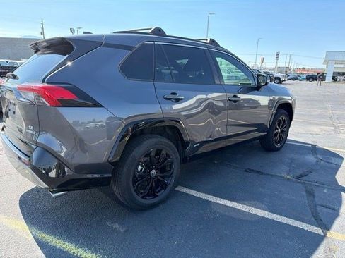 Used 2024 Toyota RAV4 SE w/ Convenience Package AWD/4WD image 4