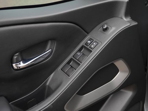 Used 2025 Nissan Frontier SV w/ SV Convenience Package image 14