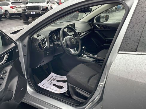 Used 2015 MAZDA MAZDA3 i Touring w/ Technology Package FWD image 10