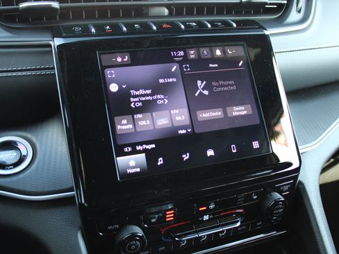 Certified 2024 Jeep Grand Cherokee Altitude image 20