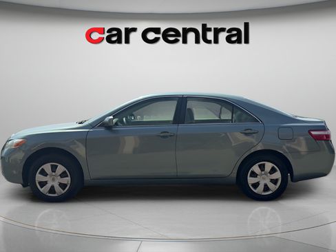 Used 2007 Toyota Camry LE FWD image 2