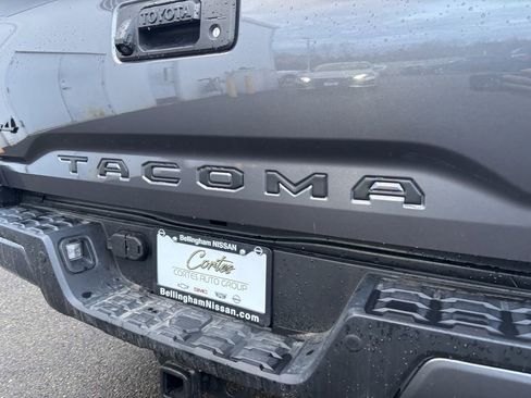Used 2022 Toyota Tacoma Limited w/ Nightshade Package AWD/4WD image 11
