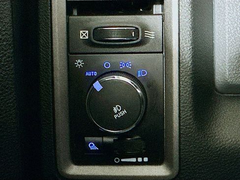 Used 2014 RAM 1500 Express image 10