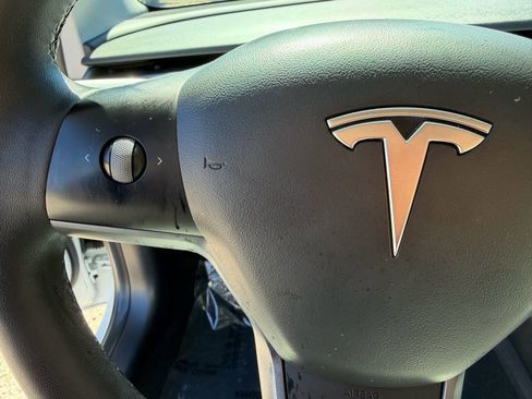 Used 2021 Tesla Model 3 Performance image 19