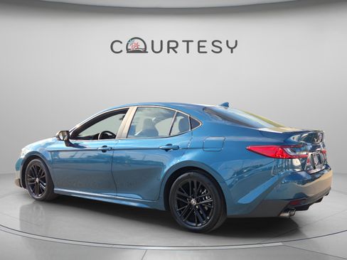 Certified 2025 Toyota Camry SE image 3