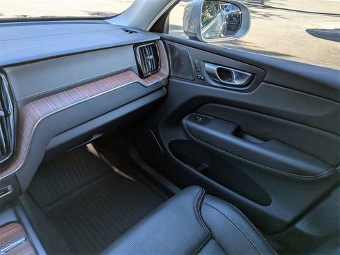 Certified 2023 Volvo XC60 B5 Ultimate w/ Climate Package image 18