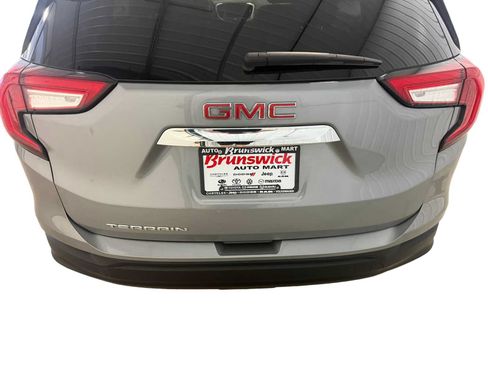 Used 2024 GMC Terrain SLE FWD image 16