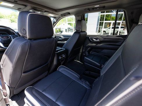 Used 2023 GMC Yukon SLT w/ SLT Luxury Package AWD/4WD image 26