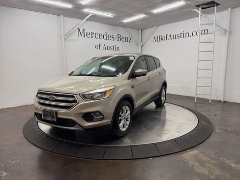 Used 2017 Ford Escape SE image 3