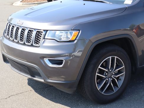 Used 2019 Jeep Grand Cherokee Laredo w/ Laredo X Package RWD image 6