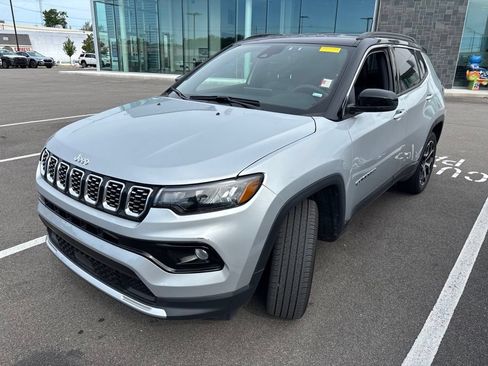 Used 2025 Jeep Compass Limited AWD/4WD image 3