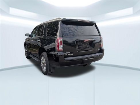 Used 2017 GMC Yukon SLT RWD image 2