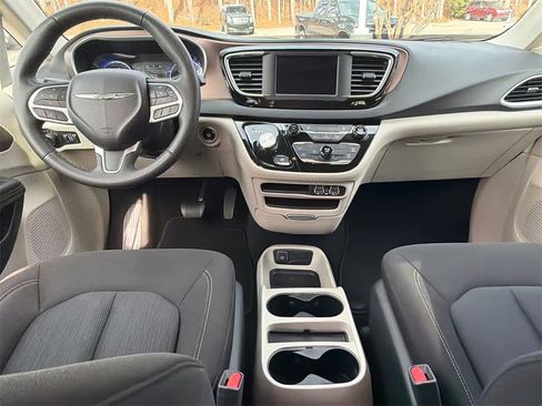 Used 2023 Chrysler Voyager LX image 19