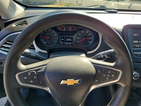 Used 2018 Chevrolet Malibu LS image 15