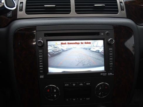 Used 2014 GMC Yukon XL Denali image 35