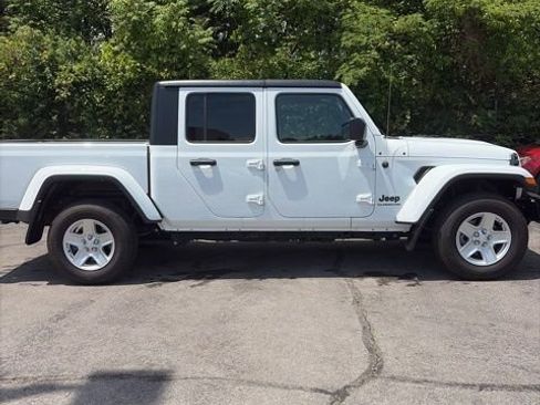 Used 2022 Jeep Gladiator Sport AWD/4WD image 5
