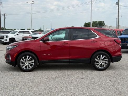 Used 2023 Chevrolet Equinox LT FWD image 2