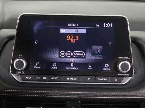 Certified 2025 Nissan Rogue SV FWD image 8