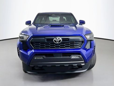 Used 2025 Toyota Tacoma TRD Sport RWD image 2