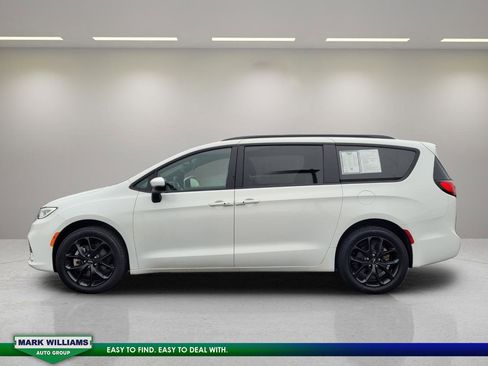 Used 2023 Chrysler Pacifica Touring-L w/ S Appearance Package image 5