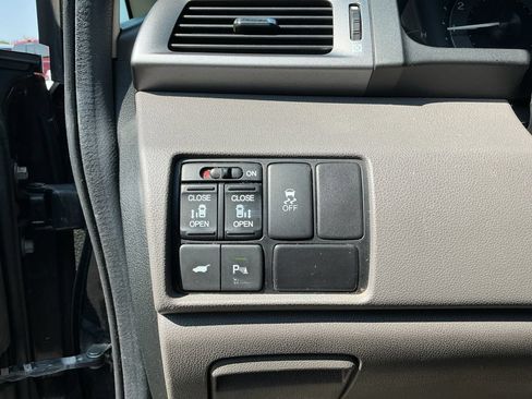 Used 2011 Honda Odyssey Touring image 16