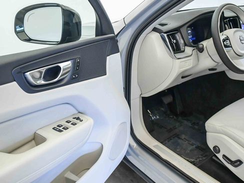 Certified 2025 Volvo XC60 B5 Plus w/ Protection Package Premier image 21