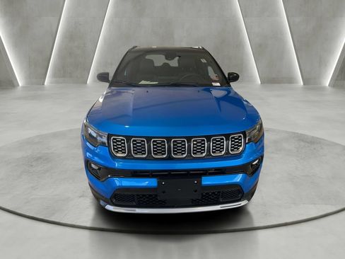 Used 2025 Jeep Compass Limited AWD/4WD image 2