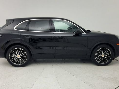 Used 2025 Porsche Cayenne AWD/4WD image 9