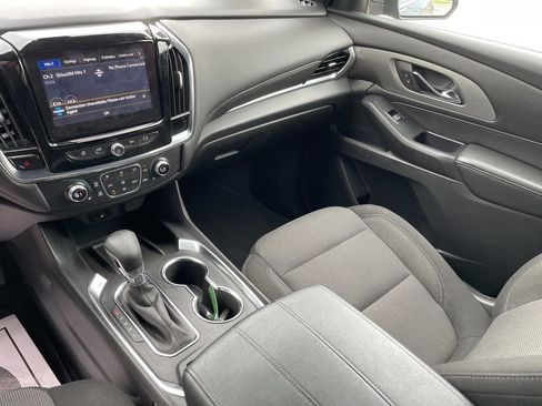 Used 2022 Chevrolet Traverse LT FWD image 52