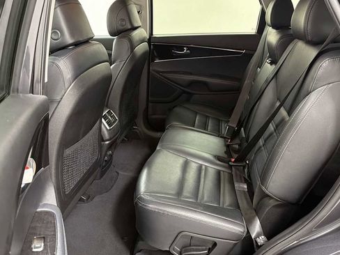 Used 2017 Kia Sorento LX w/ LX Convenience Package image 23