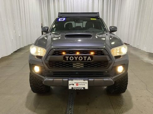 Used 2018 Toyota Tacoma TRD Sport w/ Technology Package image 10