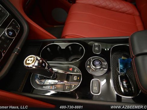 Used 2019 Bentley Bentayga AWD/4WD image 34